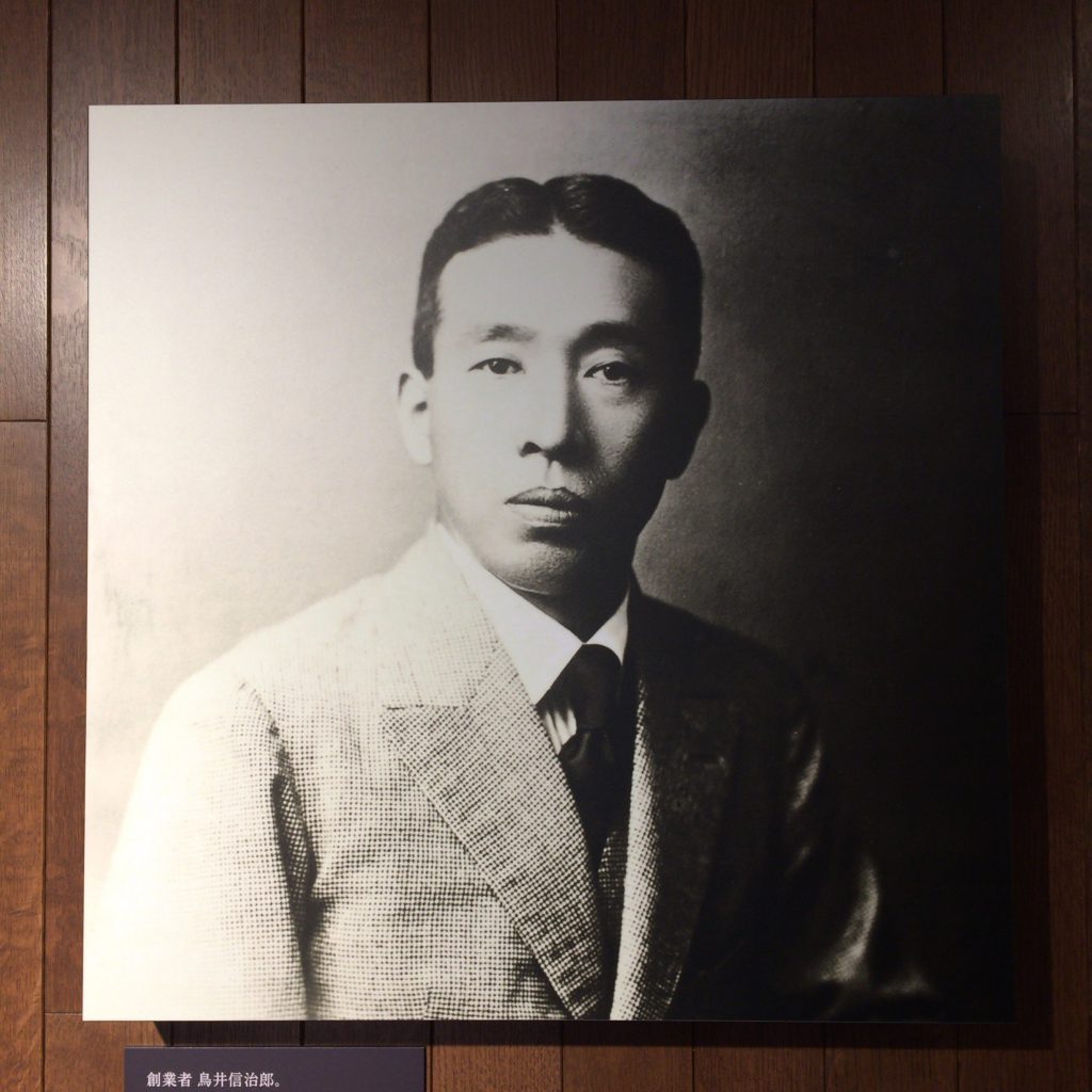 山崎蒸溜所に展示されている鳥井信治郎の肖像